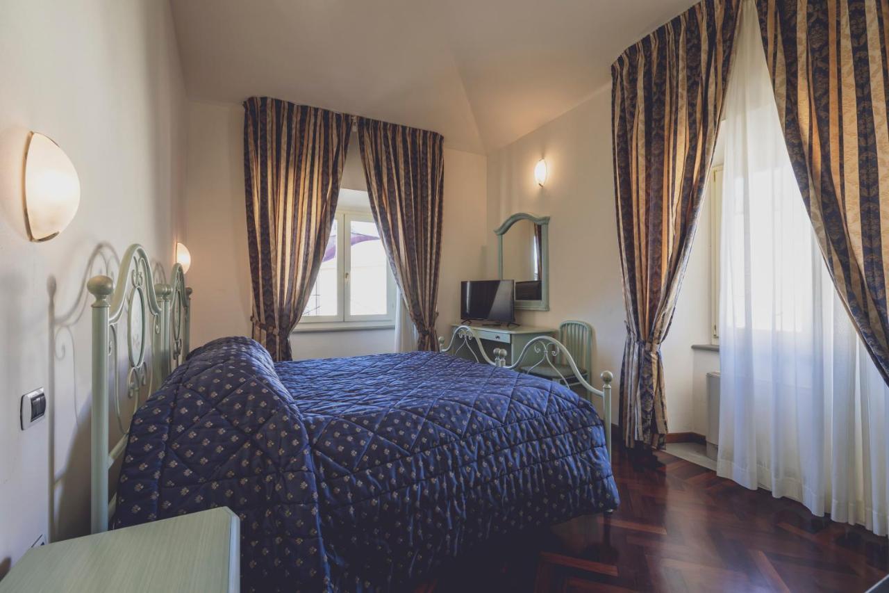Albergo Ristorante Pasqui Rocca San Casciano Extérieur photo